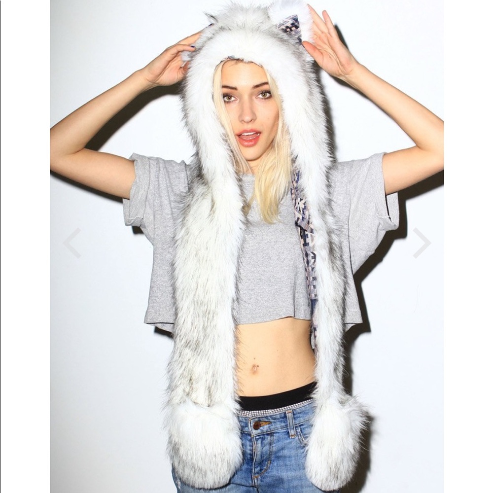 Spirithood faux fur Husky hood w/ build in speaker